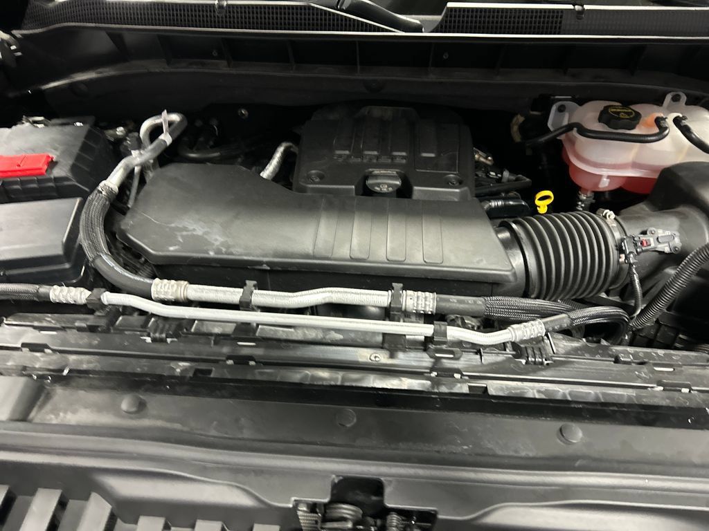 Used 2025 Chevrolet Silverado 1500 LT AWD/4WD image 25