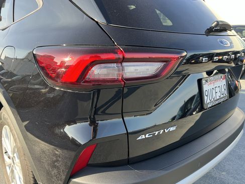 Used 2025 Ford Escape Active w/ Active Premium Tech Pack image 21