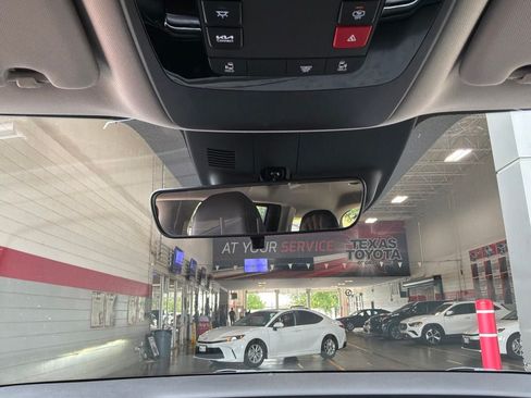 Used 2026 Kia Carnival FWD image 19