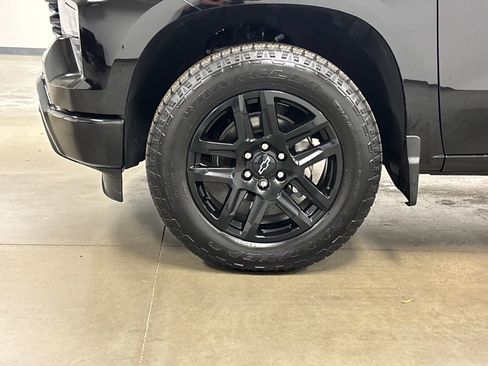 Used 2025 Chevrolet Silverado 1500 Custom w/ Turbomax Blackout Package image 9