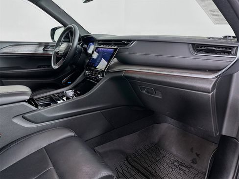 Used 2022 Jeep Grand Cherokee Overland w/ Luxury Tech Group IV image 31