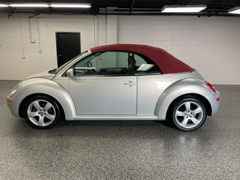Used 2009 Volkswagen Beetle Blush FWD image 8