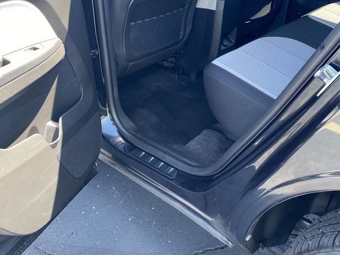 Used 2010 Chevrolet Equinox LT w/ Chrome Appearance Package image 6