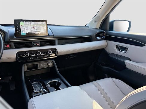 Certified 2024 Honda Pilot Touring image 29