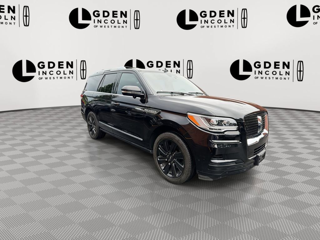 Used 2024 Lincoln Navigator Reserve AWD/4WD image 2