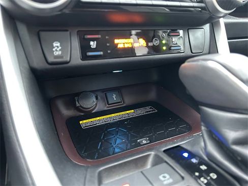 Used 2021 Toyota RAV4 Limited image 28