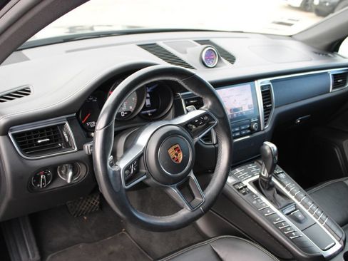 Used 2018 Porsche Macan GTS AWD/4WD image 30