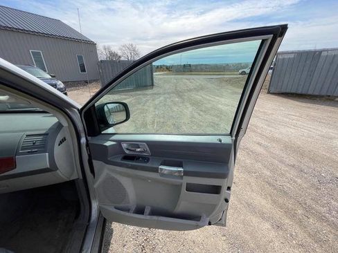 Used 2008 Chrysler Town & Country Touring image 29