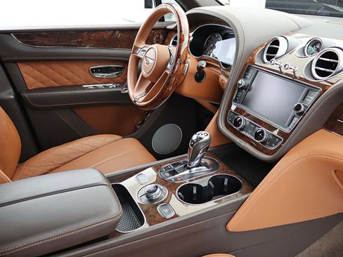 Used 2019 Bentley Bentayga image 33