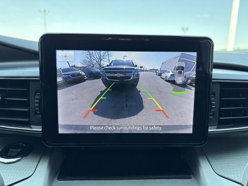 Used 2022 Ford Explorer XLT w/ Equipment Group 202A AWD/4WD image 25