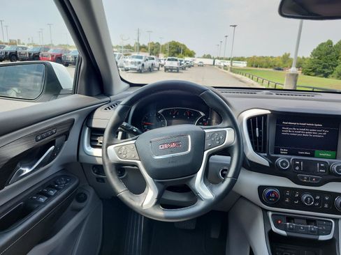 Certified 2024 GMC Terrain SLT FWD image 13