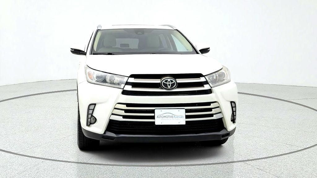 Used 2019 Toyota Highlander Limited AWD/4WD image 2
