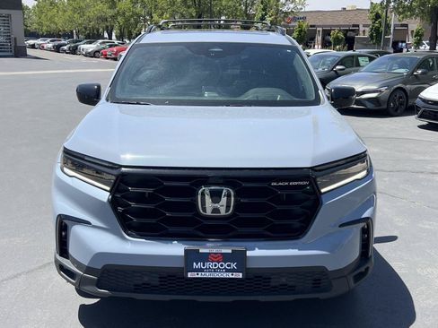 Used 2025 Honda Pilot Black Edition image 3
