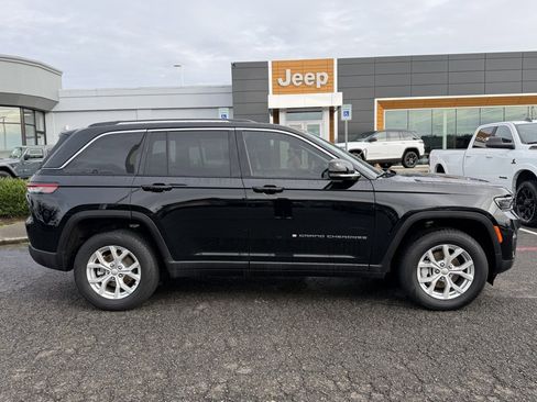 Used 2023 Jeep Grand Cherokee Limited image 9