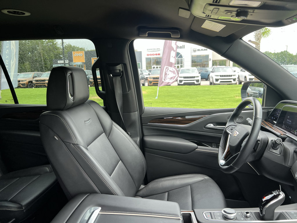 Used 2023 Cadillac Escalade ESV Luxury AWD/4WD image 18