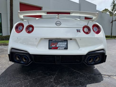 Used 2024 Nissan GT-R Premium w/ Premium Interior Package image 21