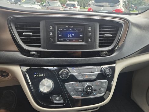 Used 2017 Chrysler Pacifica LX FWD image 52