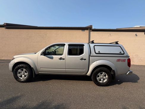 Used 2012 Nissan Frontier SV w/ SV Premium Utility Pkg AWD/4WD image 4