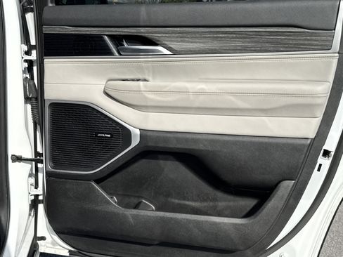 Used 2024 Jeep Wagoneer Series II w/ Flexible Seating Group image 17