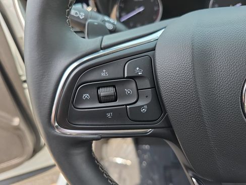 Used 2023 Buick Envision Essence AWD/4WD image 17