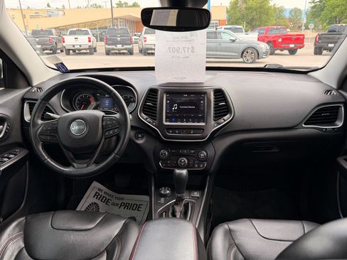 Used 2019 Jeep Cherokee Trailhawk AWD/4WD image 20
