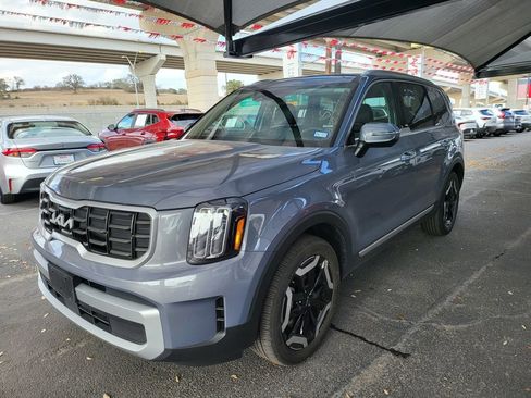 Used 2025 Kia Telluride S image 1