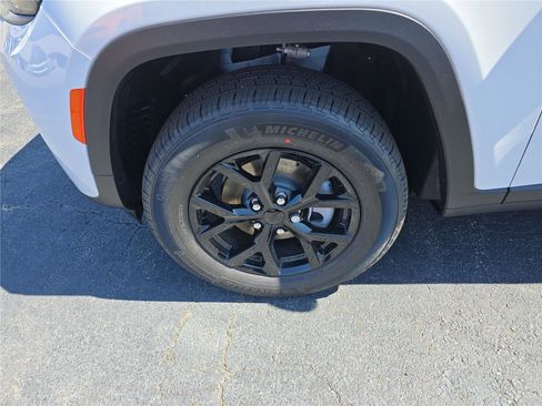 New 2026 Jeep Grand Cherokee Altitude AWD/4WD image 11