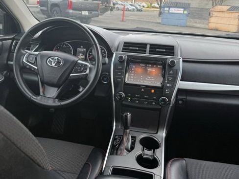 Used 2016 Toyota Camry SE image 25