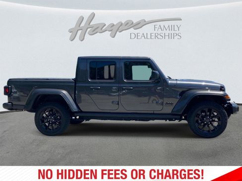 Used 2025 Jeep Gladiator Sport AWD/4WD image 2
