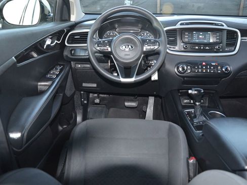 Used 2018 Kia Sorento LX image 6