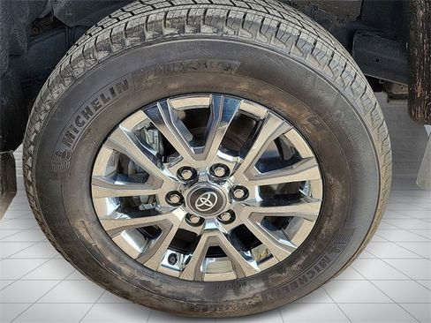 Used 2024 Toyota Tacoma Limited w/ Limited Package (LT) image 5