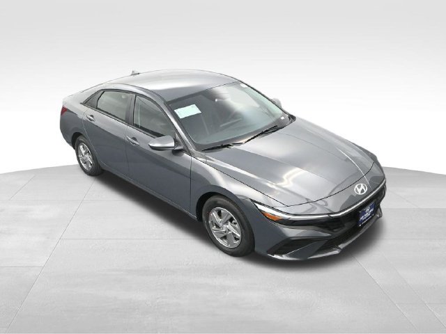 Used 2026 Hyundai Elantra SE FWD image 24