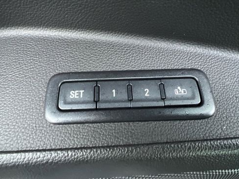 Used 2017 GMC Yukon XL SLT w/ Open Road Package image 32