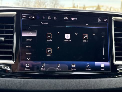 Certified 2023 Chrysler Pacifica Touring-L image 27