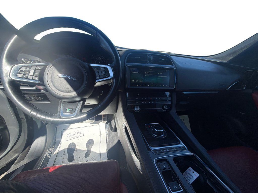 Used 2020 Jaguar F-PACE R-Sport AWD/4WD image 32