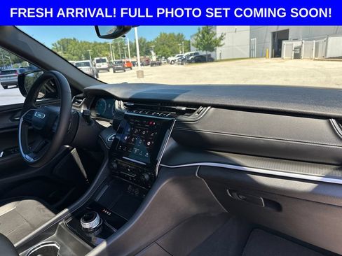 Used 2024 Jeep Grand Cherokee Altitude AWD/4WD image 29
