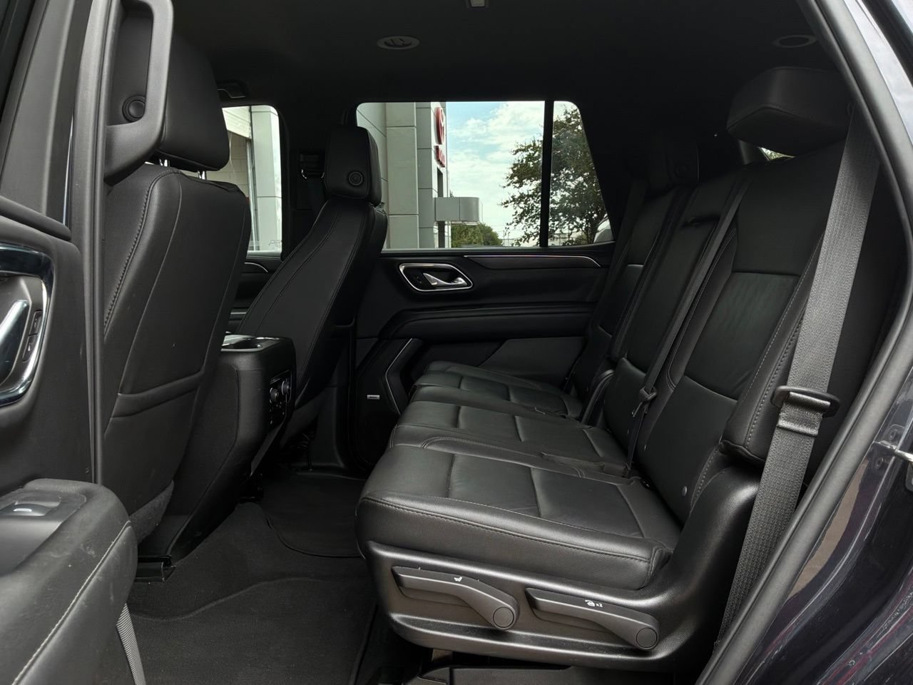 Used 2024 Chevrolet Tahoe LT w/ Luxury Package AWD/4WD image 12