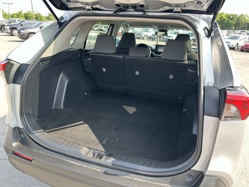Used 2022 Toyota RAV4 XLE FWD image 13