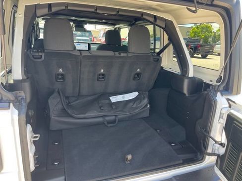 Used 2024 Jeep Wrangler Unlimited Sahara AWD/4WD image 35