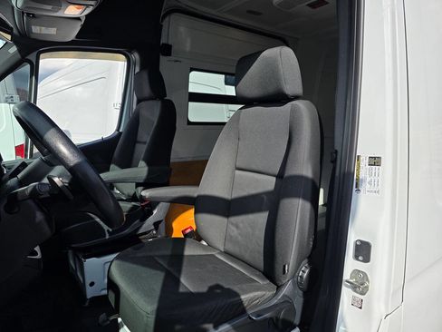 Used 2020 Mercedes-Benz Sprinter 2500 image 9