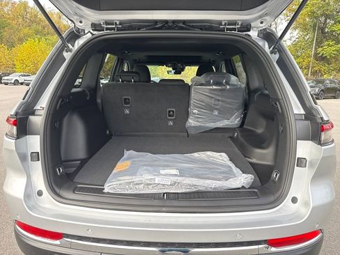 New 2025 Jeep Grand Cherokee Laredo X w/ Trailer Tow Package image 23