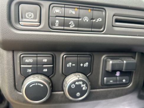 Used 2021 Chevrolet Tahoe Z71 w/ Z71 Signature Package image 23