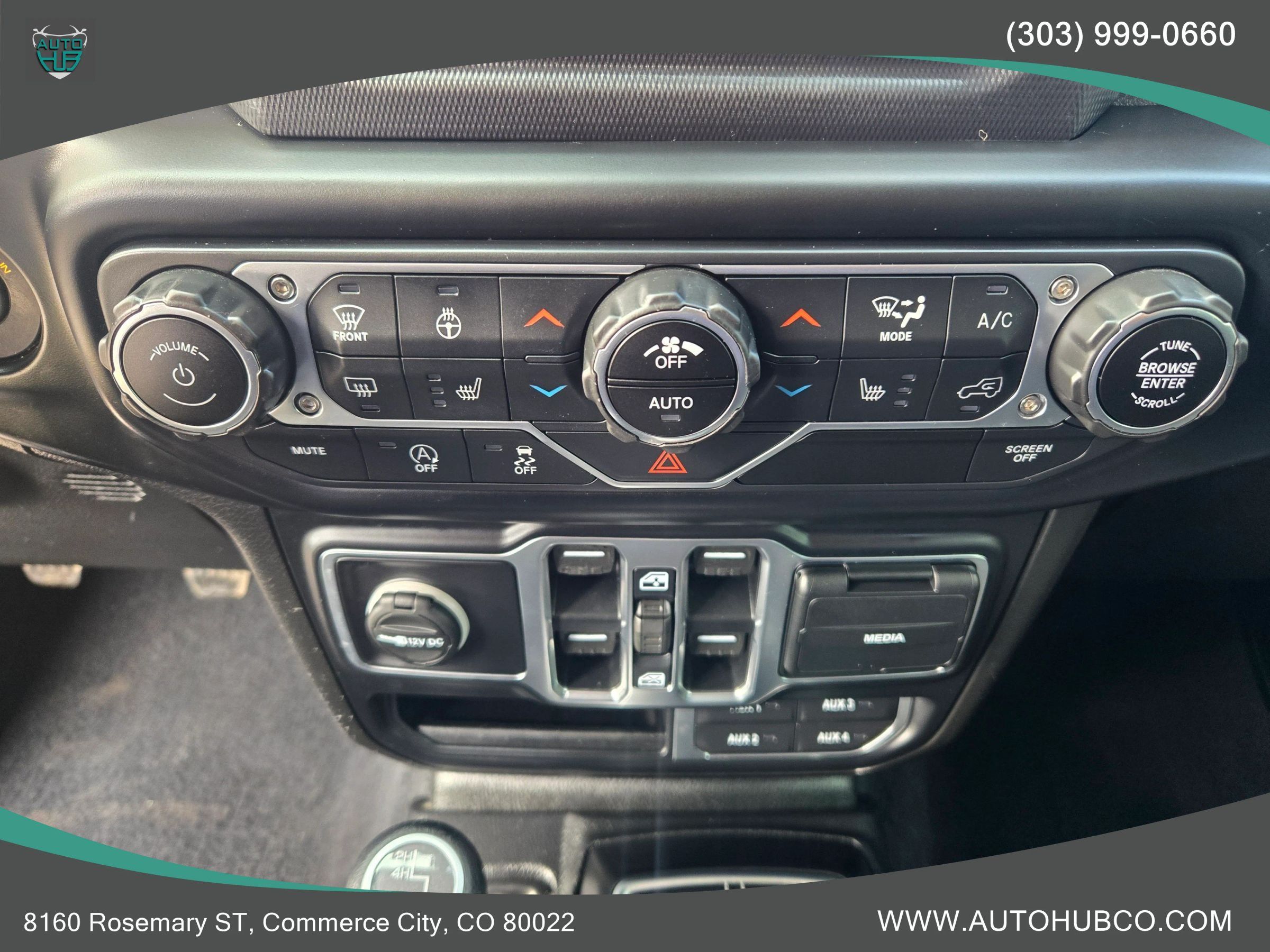Used 2020 Jeep Wrangler Unlimited Sahara w/ Cold Weather Group AWD/4WD image 15