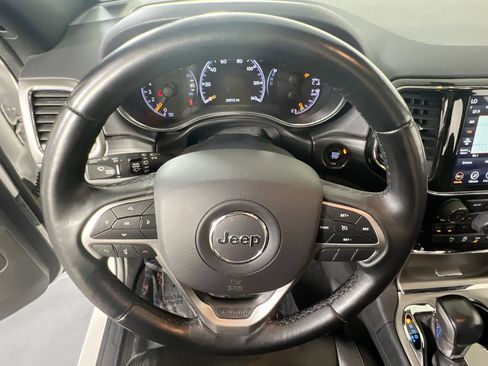 Used 2022 Jeep Grand Cherokee Laredo X image 11