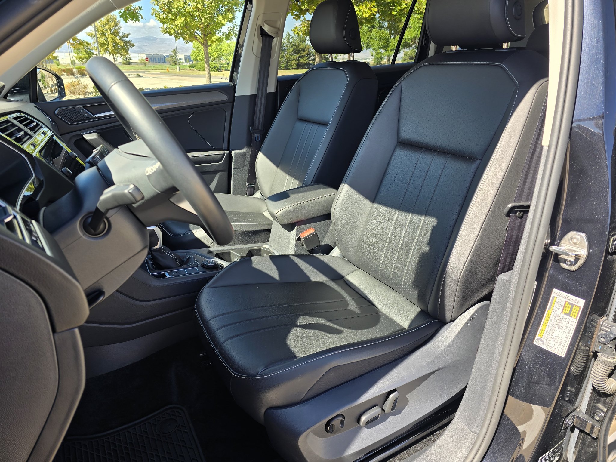 Used 2024 Volkswagen Tiguan SE AWD/4WD image 14