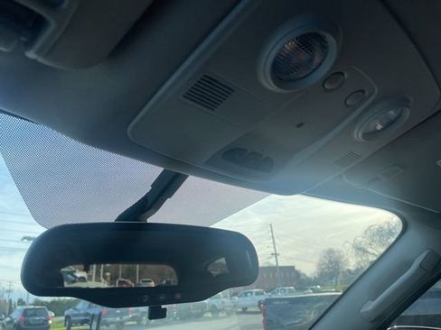 Used 2016 Chevrolet Traverse LT w/ Style and Technology Package image 16