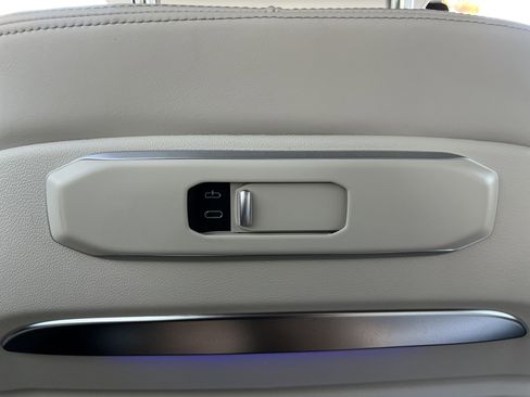 Certified 2024 BMW X7 M60i w/ Executive Package image 45