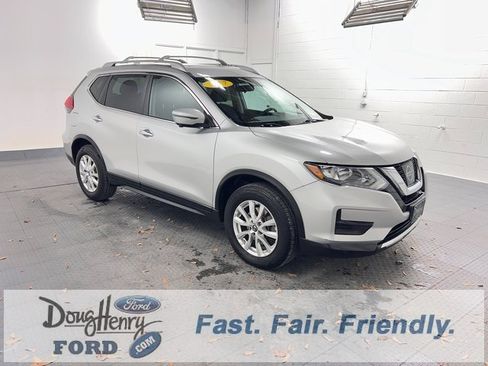 Used 2017 Nissan Rogue SV w/ SV Premium Package image 3
