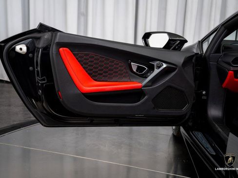 Used 2019 Lamborghini Huracan LP 580-2 image 24