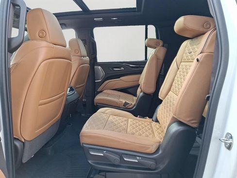Used 2023 Cadillac Escalade ESV Premium Luxury w/ Performance Package AWD/4WD image 8